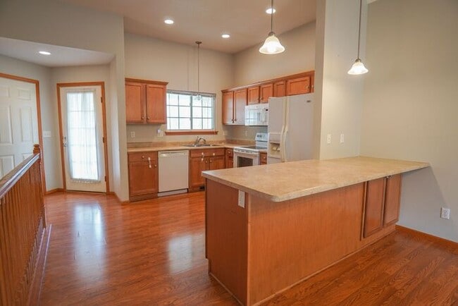 Building Photo - $1,850| 3 Bedroom, 2 Bathroom Duplex | No ...