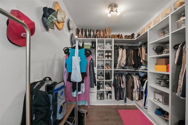 Building Photo - 732 NE 15th Ave