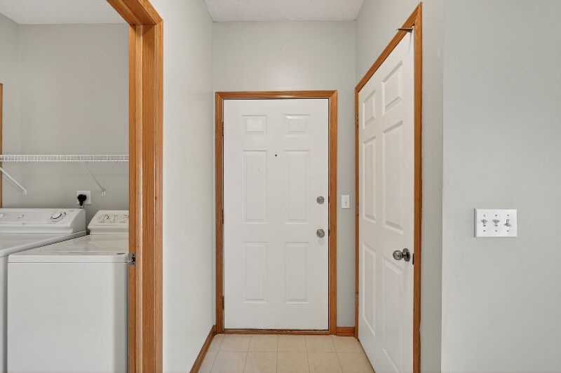 Building Photo - 1380 SE Florence Dr