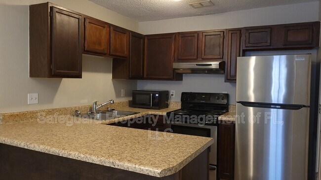 Primary Photo - 6332 W Fairfield Dr