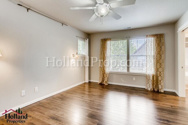 Building Photo - 977 NE 73rd Ave