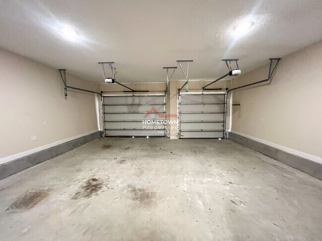 Building Photo - Charming Custom-Built Home with Bonus Room...