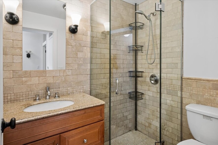 Building Photo - 727 Warburton Ave