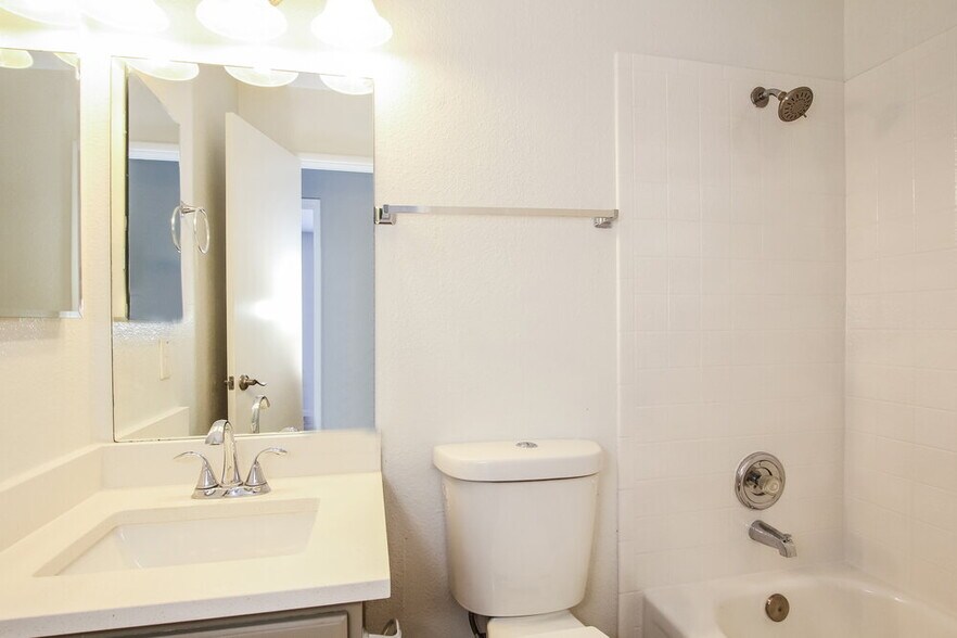 Building Photo - 20631 N 22nd Ave