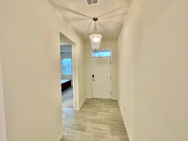 Building Photo - Sanford - 2 Bedroom, 2 Bathroom - $2,495.00