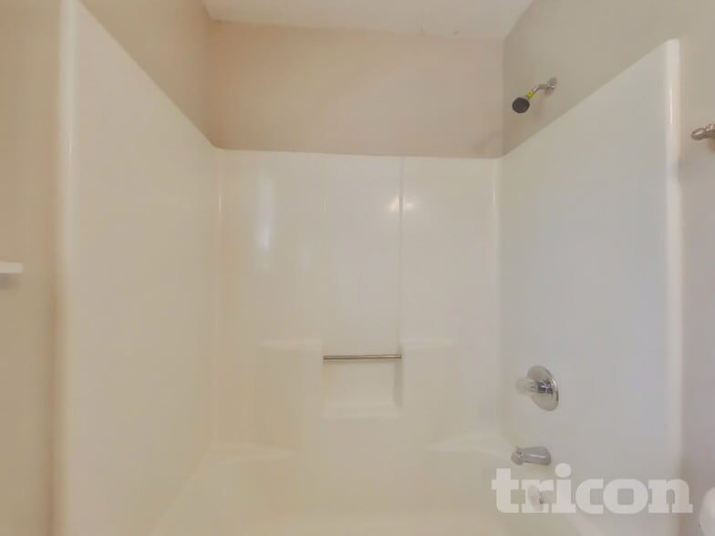 Building Photo - 17 Paces Meadows Dr