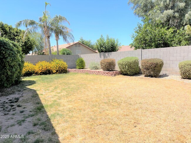 Building Photo - 8162 W Pontiac Dr