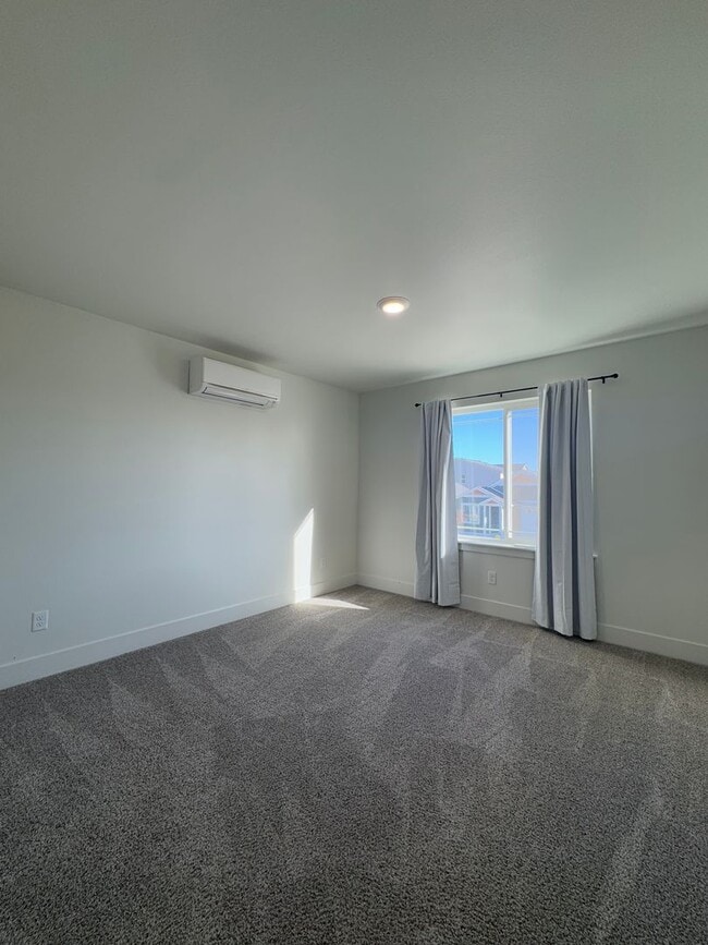 Building Photo - Peaceful Living Just Minutes from Town