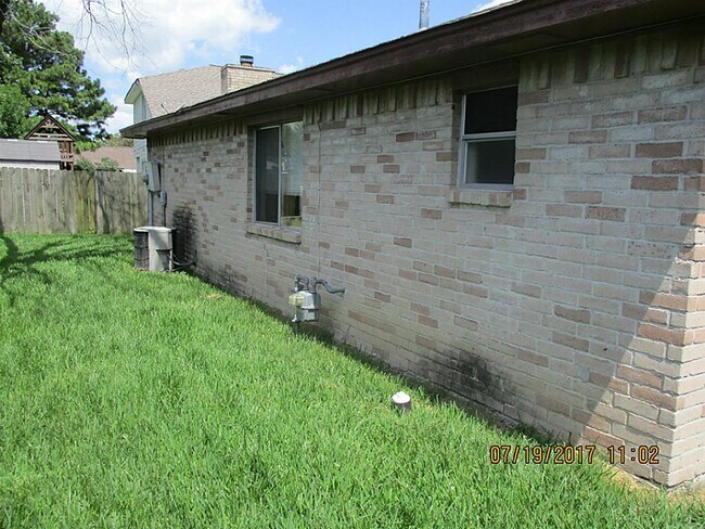 Building Photo - 18719 Lippizaner Dr