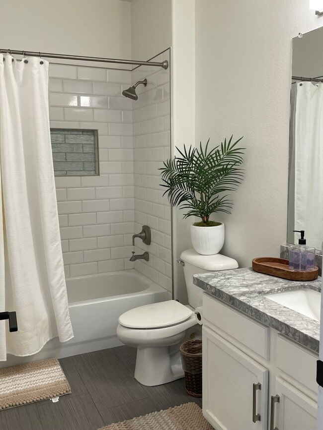 Building Photo - PRIVATE POOL, ADORABLE 3 Bedroom/2 Bath in Dobson Place