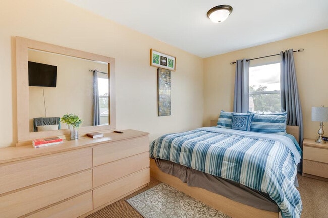 Building Photo - 7232 Lazy Hill Dr