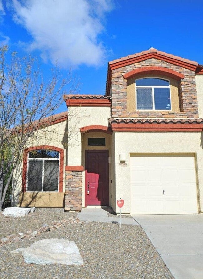 Building Photo - Amazing 2-Story Home