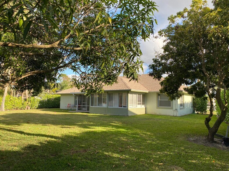 Building Photo - 1094 Raintree Ln