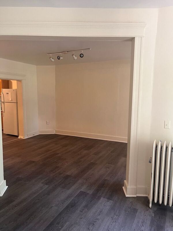 Building Photo - 107 E 33rd St