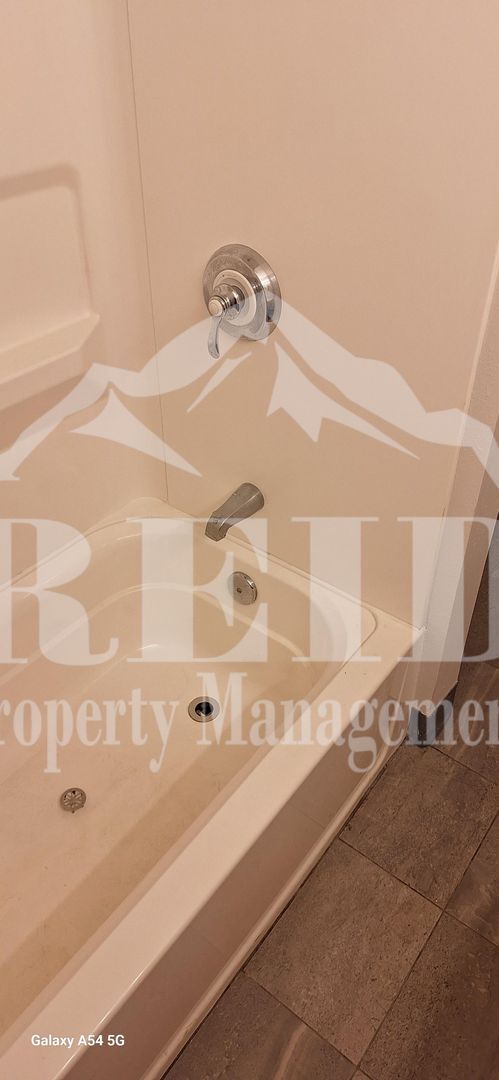 Building Photo - East Bremerton Rambler - 3 Bed 1 Bath with Garage and Carport Parking