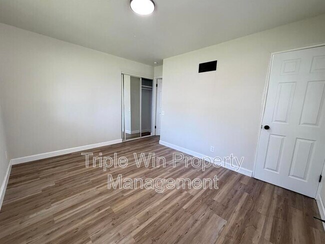 Building Photo - 2257 Luxmore Dr
