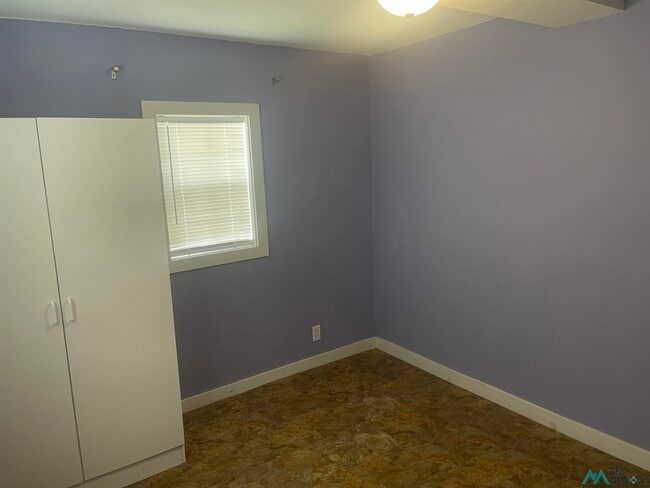 Building Photo - 908 Maple St