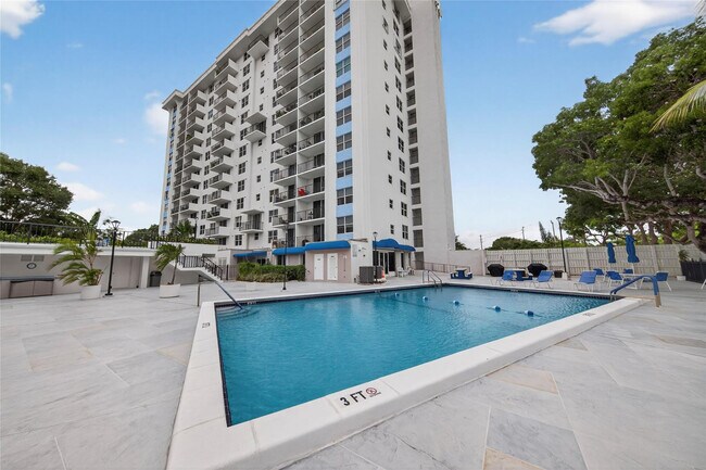 Building Photo - 1800 N Andrews Ave