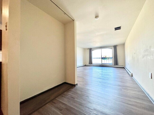 Building Photo - 11958 W Mill Rd