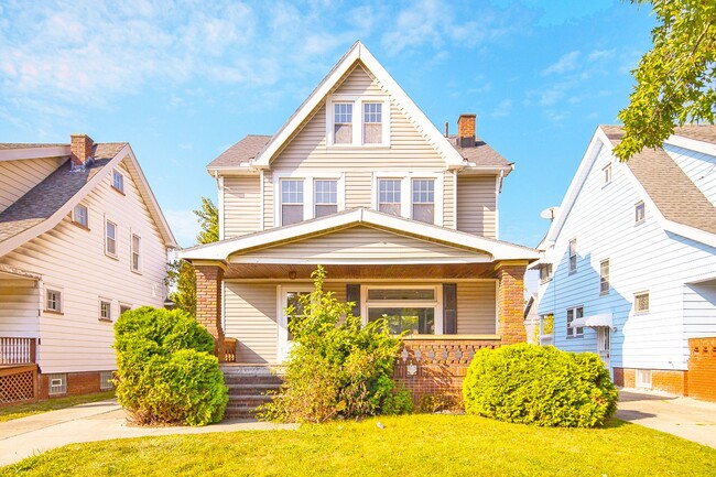 Building Photo - 3 BED 1 BATH BEAUTIFUL SINGLE HOME!