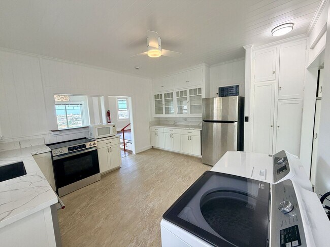 Building Photo - Exclusive Lower Manoa Historical Estate:  Panoramic Diamond Head Views & Modern Features