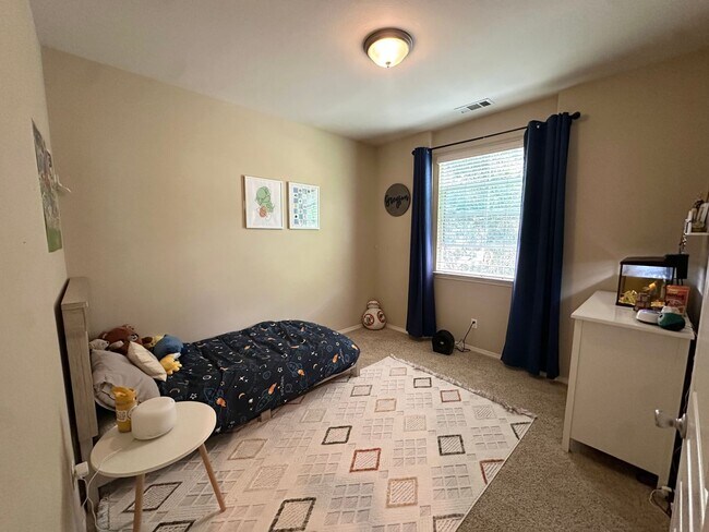 Building Photo - 3591 Sacramento Dr