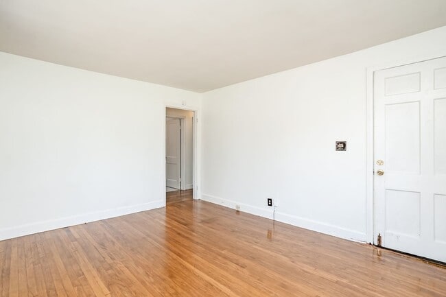 Building Photo - 2216-2218 Castleman Dr
