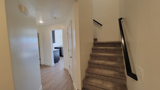 Building Photo - 4 bed | 2 1/2 bath | 2 car garage in Deser...
