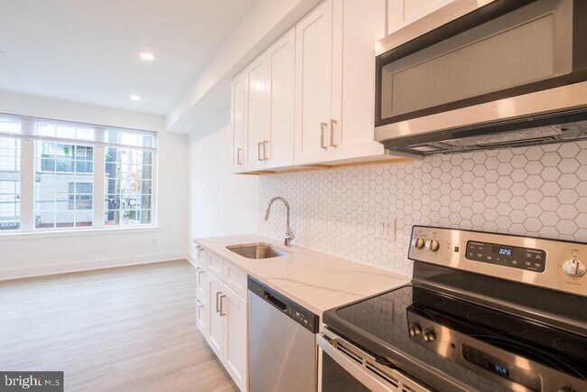 Primary Photo - 1324 Frankford Ave