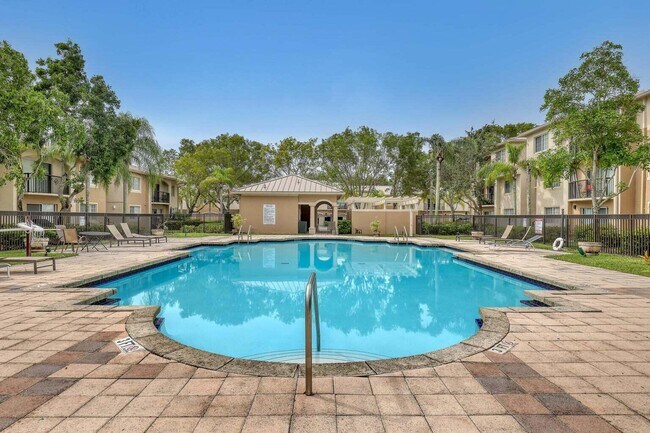 Building Photo - 1400 Crestwood Ct S