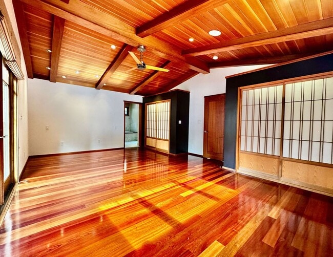 Building Photo - Private. Polished. Perfectly Larkspur.