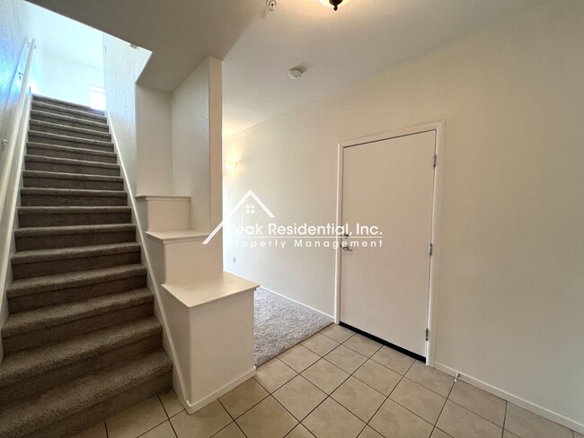 Building Photo - Spacious 3bd/3ba North Natomas Townhouse