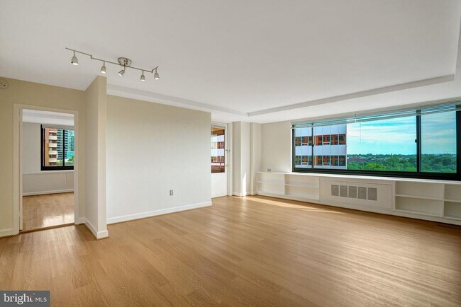 Building Photo - 1021 Arlington Blvd