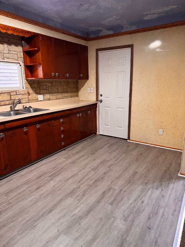 Building Photo - 519 Emerson Ave