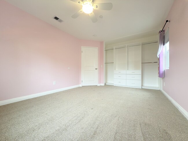 Building Photo - Spacious 4-Bedroom Home in Private Sylmar ...