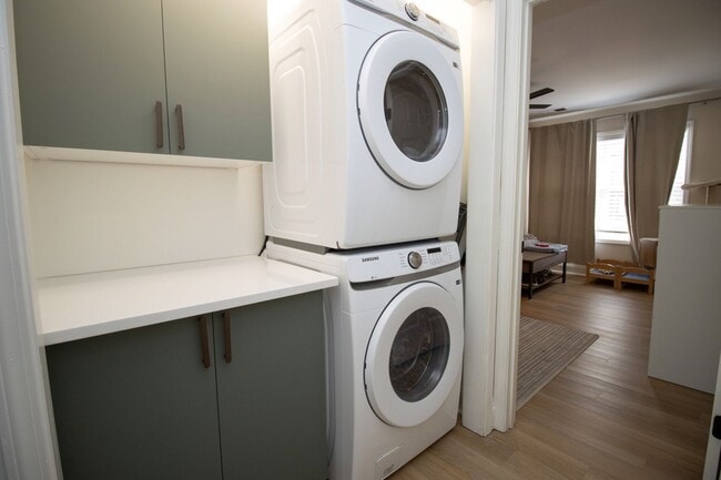 Building Photo - 2 bedroom/2.5 bathroom townhouse in Arsenal Hill