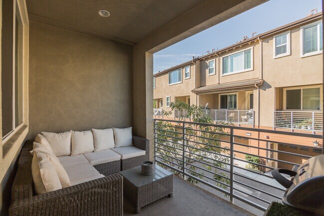 Patio - 856 White Moonstone Loop