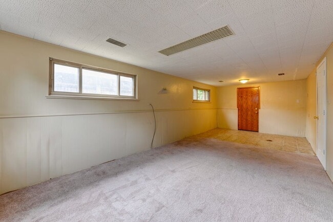 Building Photo - 4 Bed 2 Bath Close To UC Medical Center