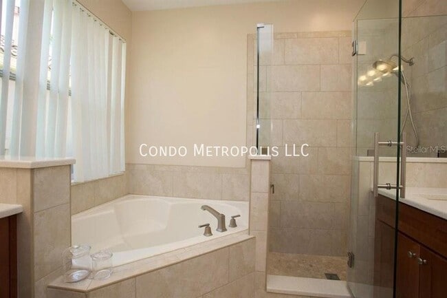 Building Photo - 1053 Lascala Dr