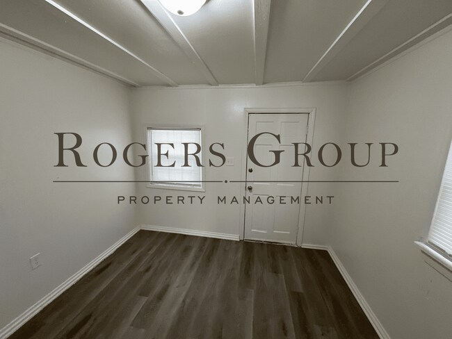 Building Photo - #450 - 914-916 Water St Duplex