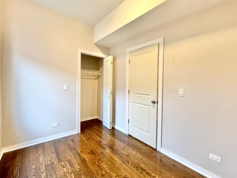 Building Photo - 3342 W Beach Ave