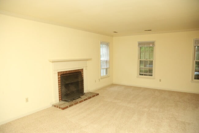 Building Photo - 380 Minor Ridge Rd