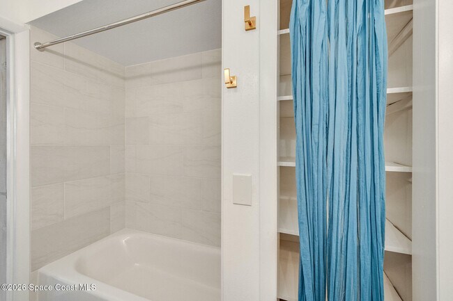 Building Photo - 490 Park Ave