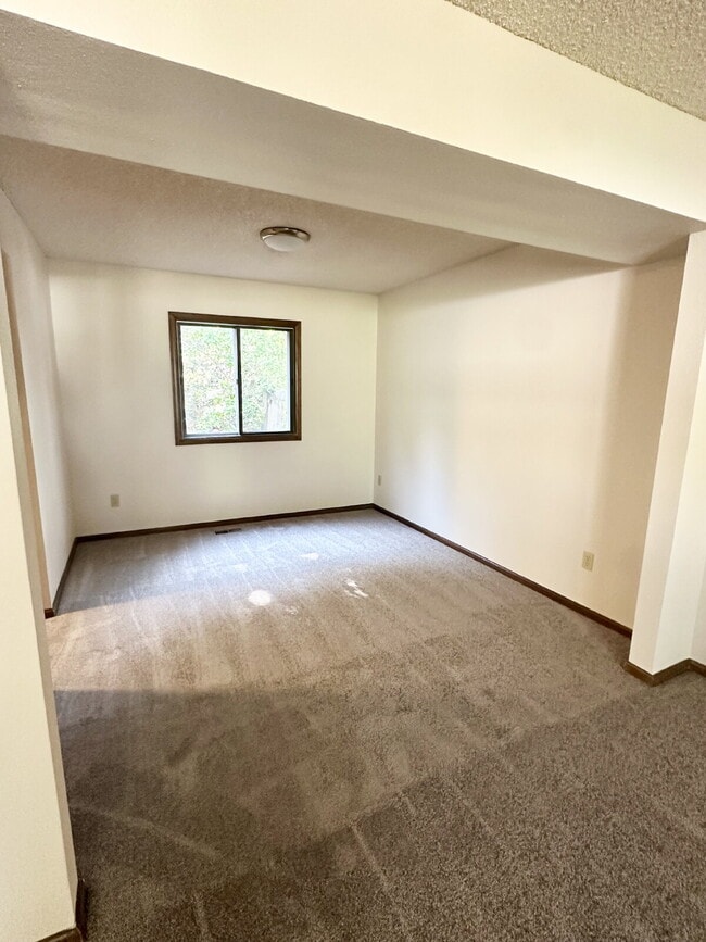 Building Photo - "Spacious 4-Bedroom Retreat with 2.5 Baths...