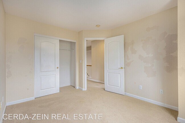 Building Photo - 3 br, 2.5 bath House - 7 Ratto Road