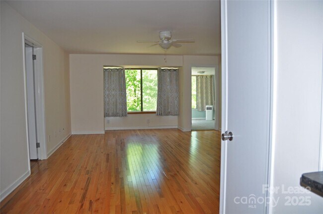 Building Photo - 305 Grady Ave