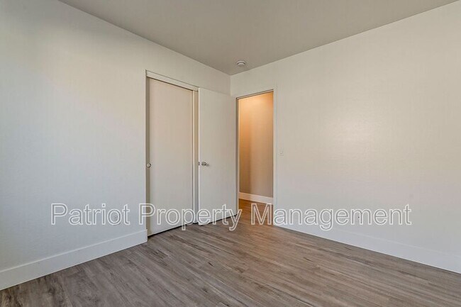 Building Photo - 13930 W Country Gables Dr