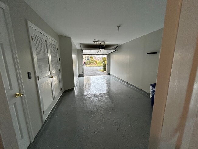 Building Photo - 450 Hartford Dr