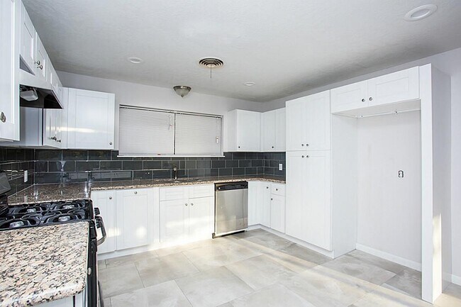Building Photo - 6407 Nuben St