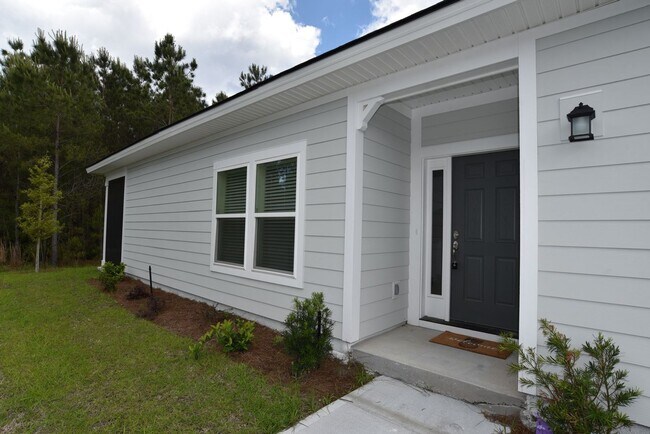 Building Photo - Charming Town Home Available